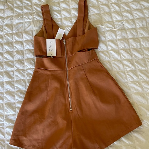 LF Caramel Sleeveless Romper - Picture 4 of 9